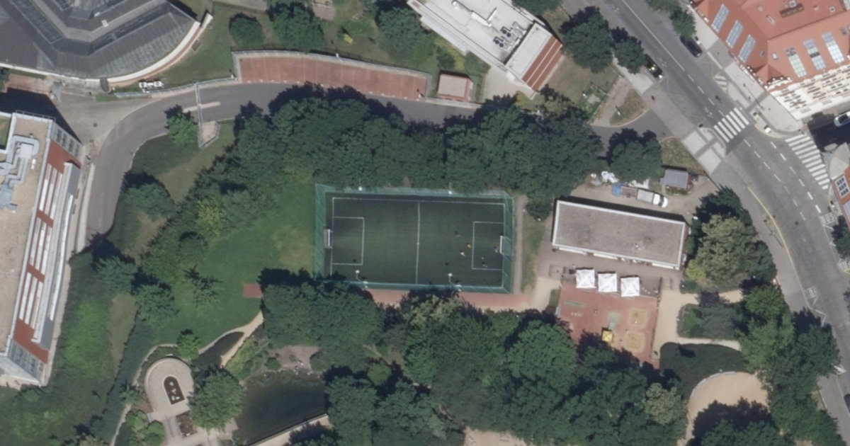 Letecký snímek – Fotbalové hřiště Fotbal Riegráče, Praha